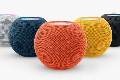 A lineup of colourful Apple HomePod mini speakers in different colours.