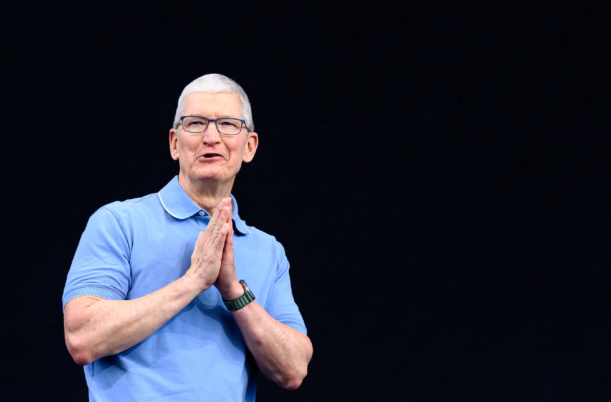 Tim Cook addressing an audience.